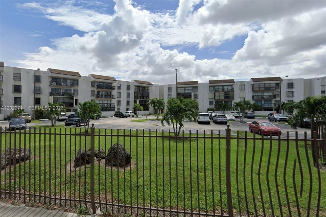 Activo con contrato: $299,000 (2 camas, 2 baños, 1170 Pies cuadrados)