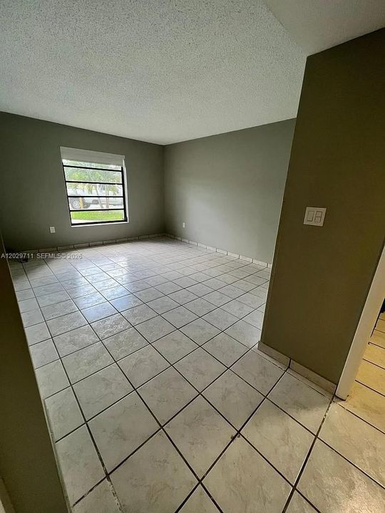 Activo con contrato: $299,000 (2 camas, 2 baños, 1170 Pies cuadrados)