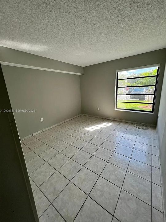 Activo con contrato: $299,000 (2 camas, 2 baños, 1170 Pies cuadrados)