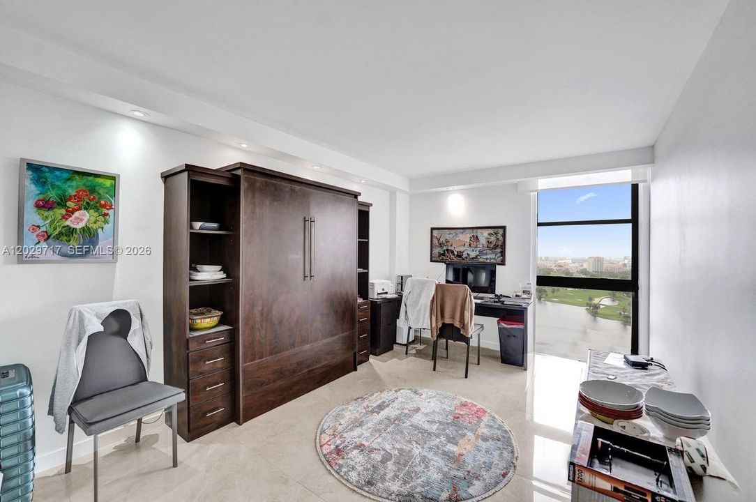 Second bedroom.