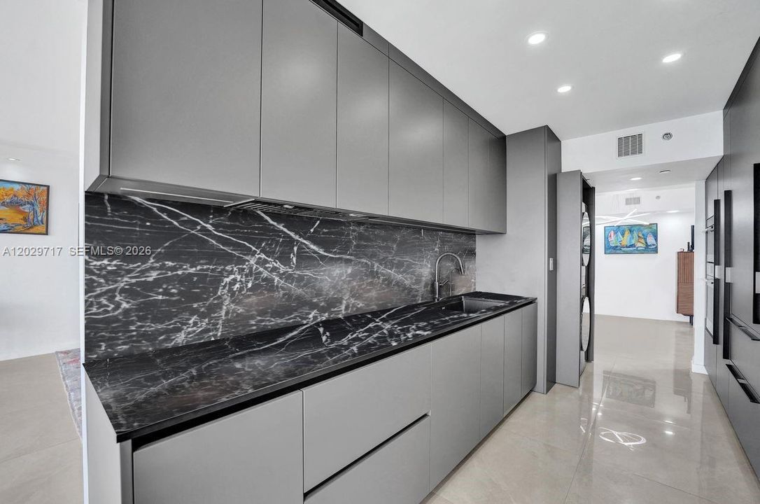For Rent: $6,200 (2 beds, 2 baths, 1560 Square Feet)