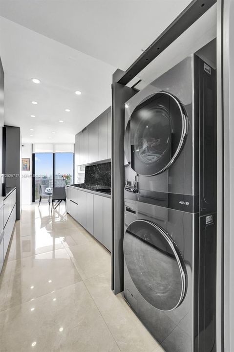 For Rent: $6,200 (2 beds, 2 baths, 1560 Square Feet)