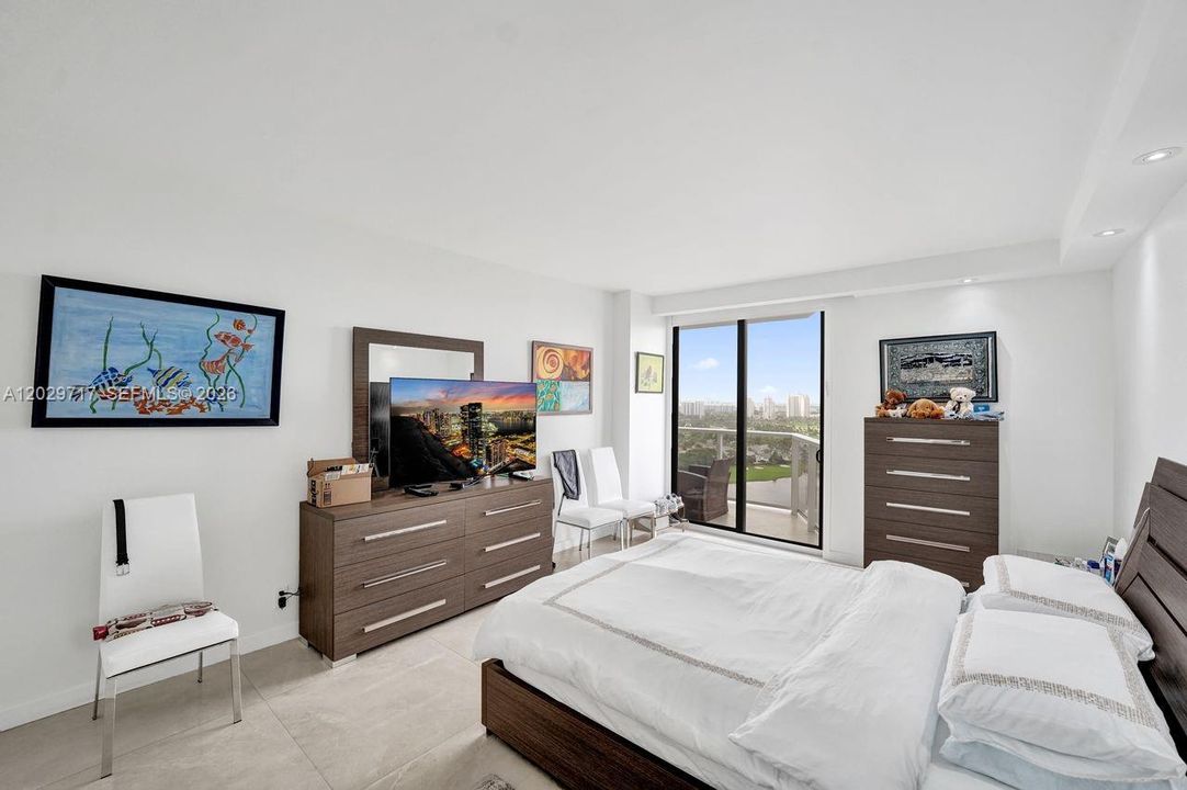 For Rent: $6,200 (2 beds, 2 baths, 1560 Square Feet)