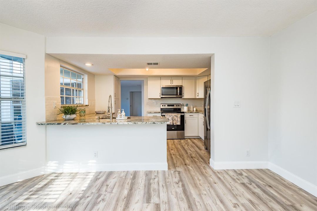 Kitchen/Den