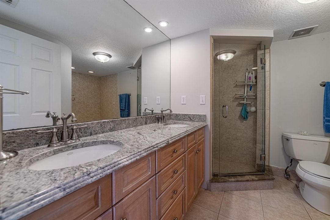 Bedroom1-Bathroom