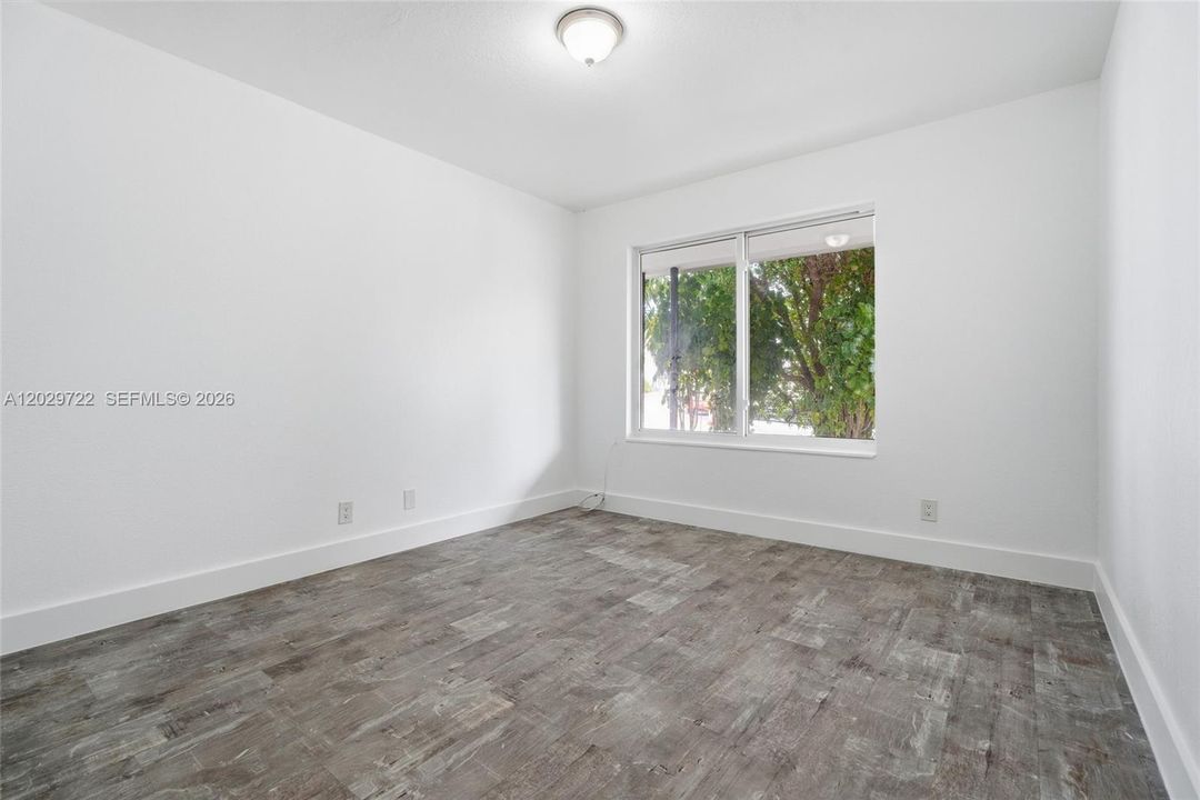 Activo con contrato: $2,250 (2 camas, 1 baños, 3747 Pies cuadrados)