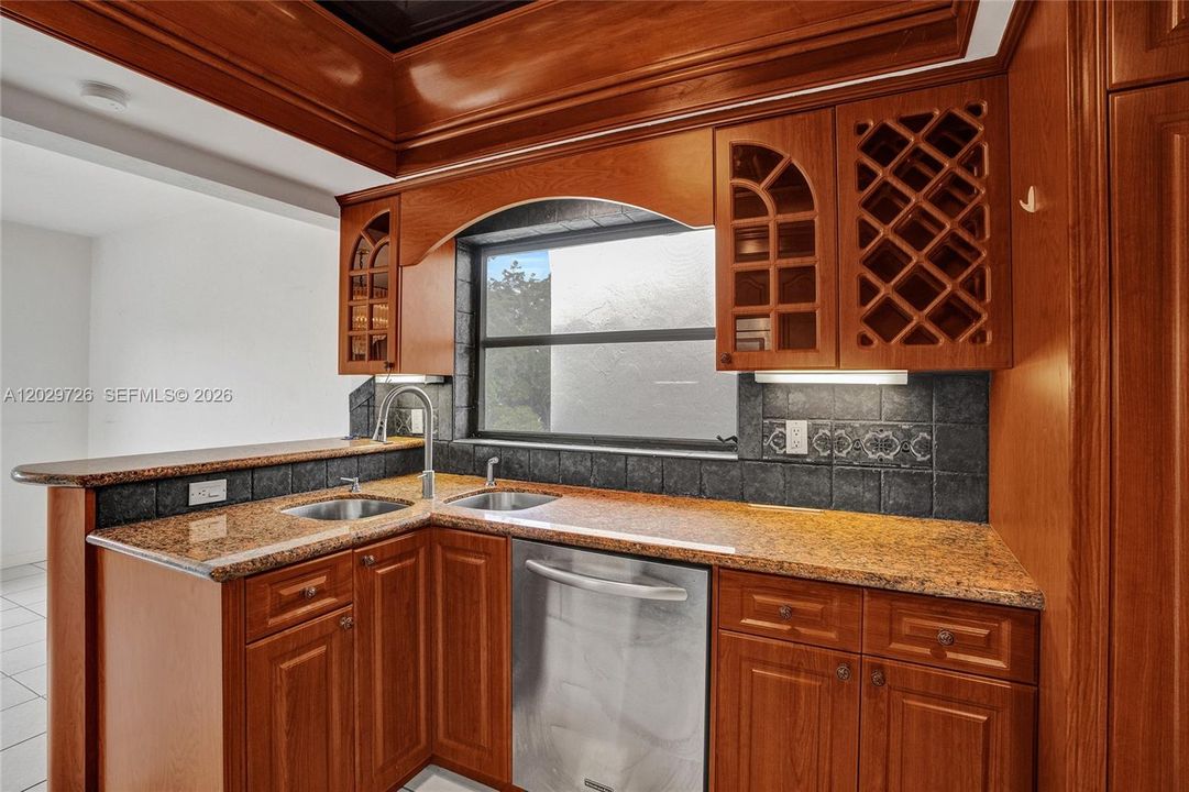 For Sale: $145,000 (3 beds, 2 baths, 1370 Square Feet)