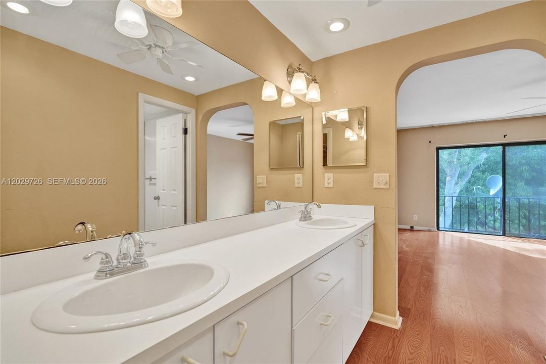 For Sale: $145,000 (3 beds, 2 baths, 1370 Square Feet)