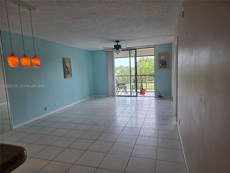 For Sale: $220,000 (2 beds, 2 baths, 1050 Square Feet)