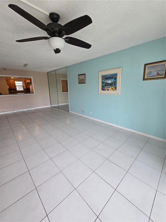 For Sale: $220,000 (2 beds, 2 baths, 1050 Square Feet)