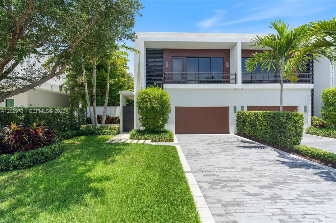 Active With Contract: $2,950,000 (3 beds, 3 baths, 2958 Square Feet)