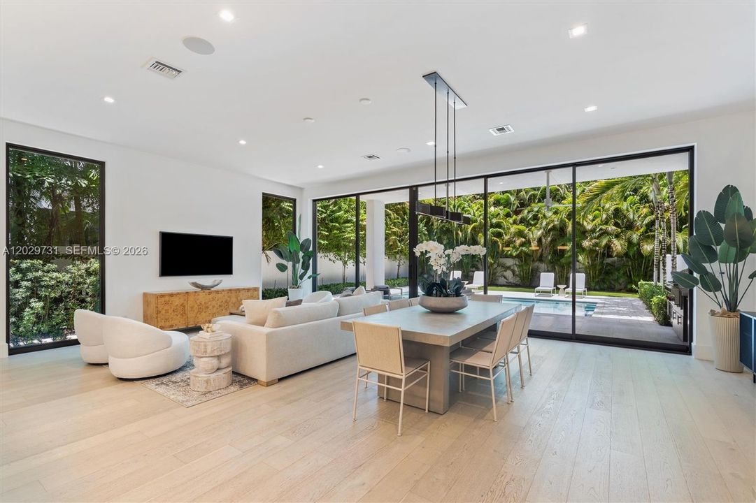 Active With Contract: $2,950,000 (3 beds, 3 baths, 2958 Square Feet)
