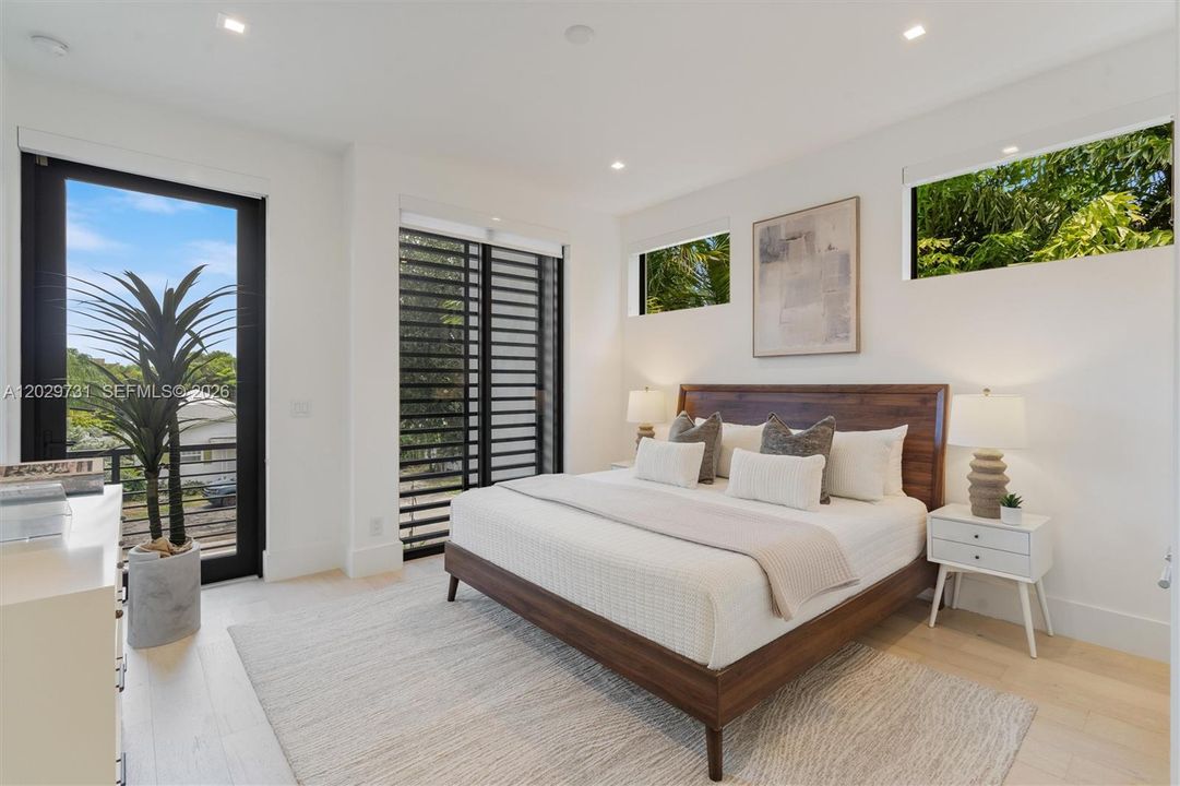 Active With Contract: $2,950,000 (3 beds, 3 baths, 2958 Square Feet)