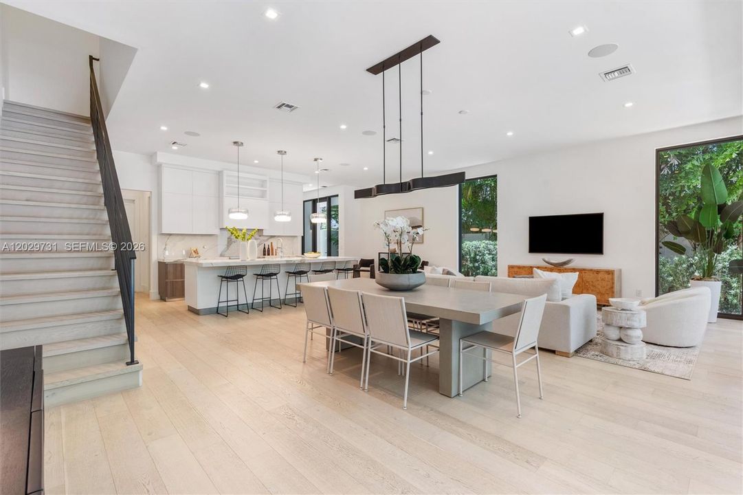 Active With Contract: $2,950,000 (3 beds, 3 baths, 2958 Square Feet)