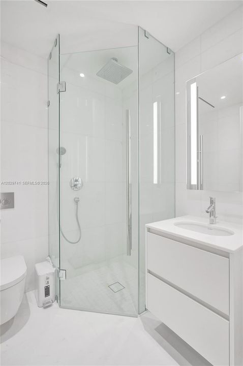 For Sale: $4,475,000 (5 beds, 5 baths, 3214 Square Feet)