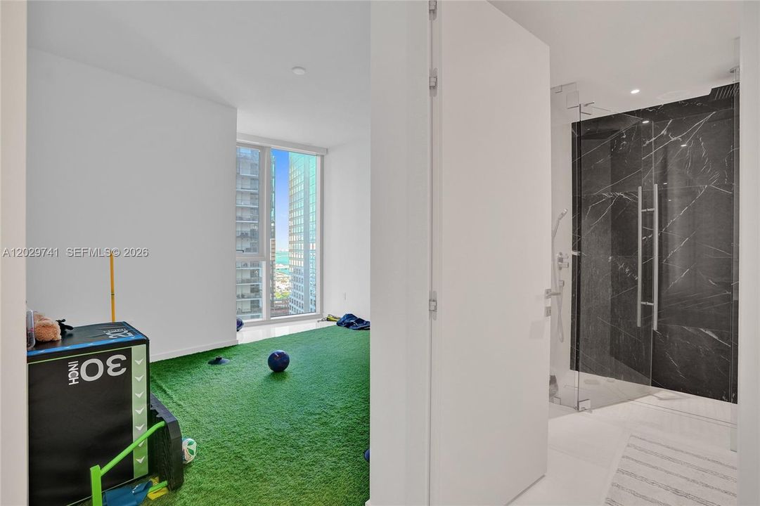 For Sale: $4,475,000 (5 beds, 5 baths, 3214 Square Feet)