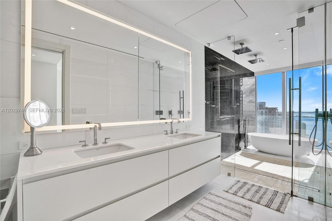 For Sale: $4,475,000 (5 beds, 5 baths, 3214 Square Feet)