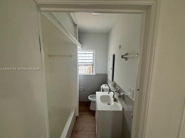 En Venta: $649,000 (4 camas, 2 baños, 1120 Pies cuadrados)
