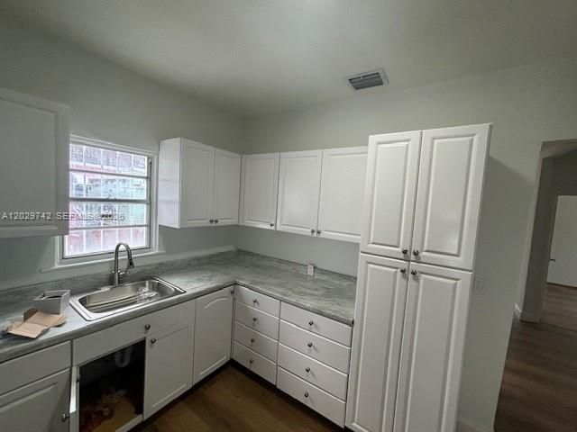 En Venta: $649,000 (4 camas, 2 baños, 1120 Pies cuadrados)