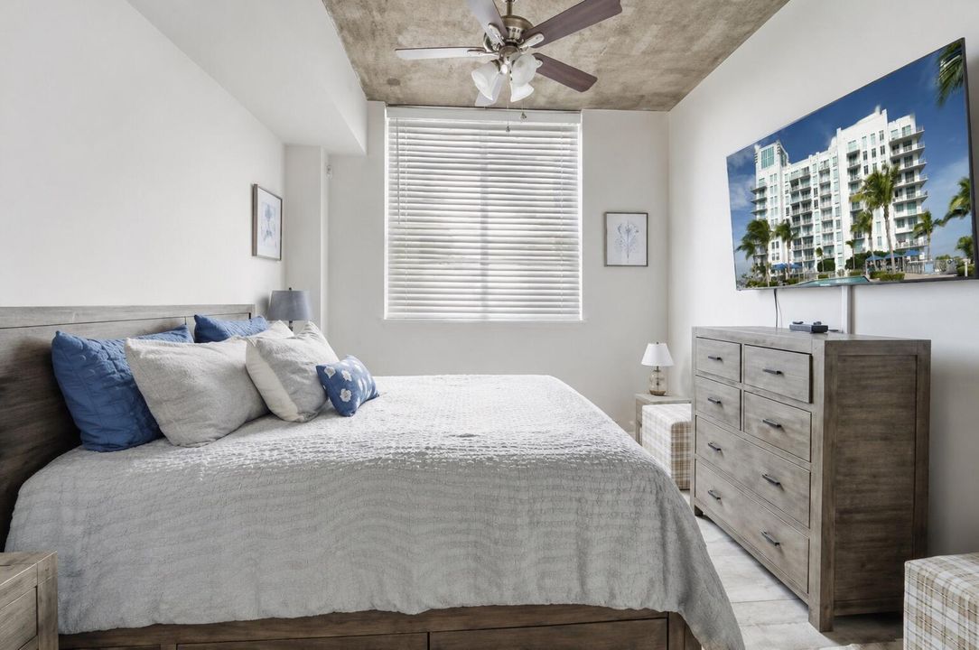 Guest Bedroom w TV Image