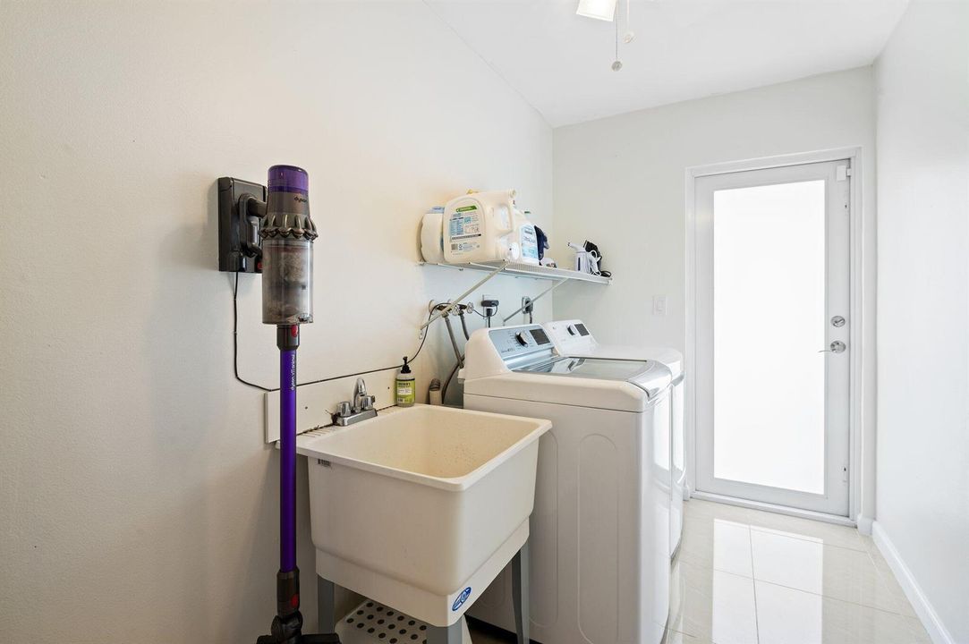 24-web-or-mls-6101-sw-9th-st