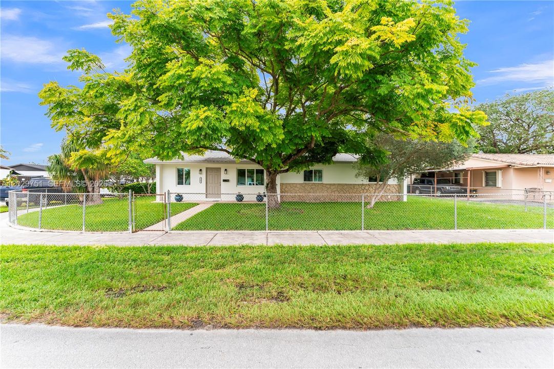 For Sale: $649,000 (3 beds, 1 baths, 1296 Square Feet)
