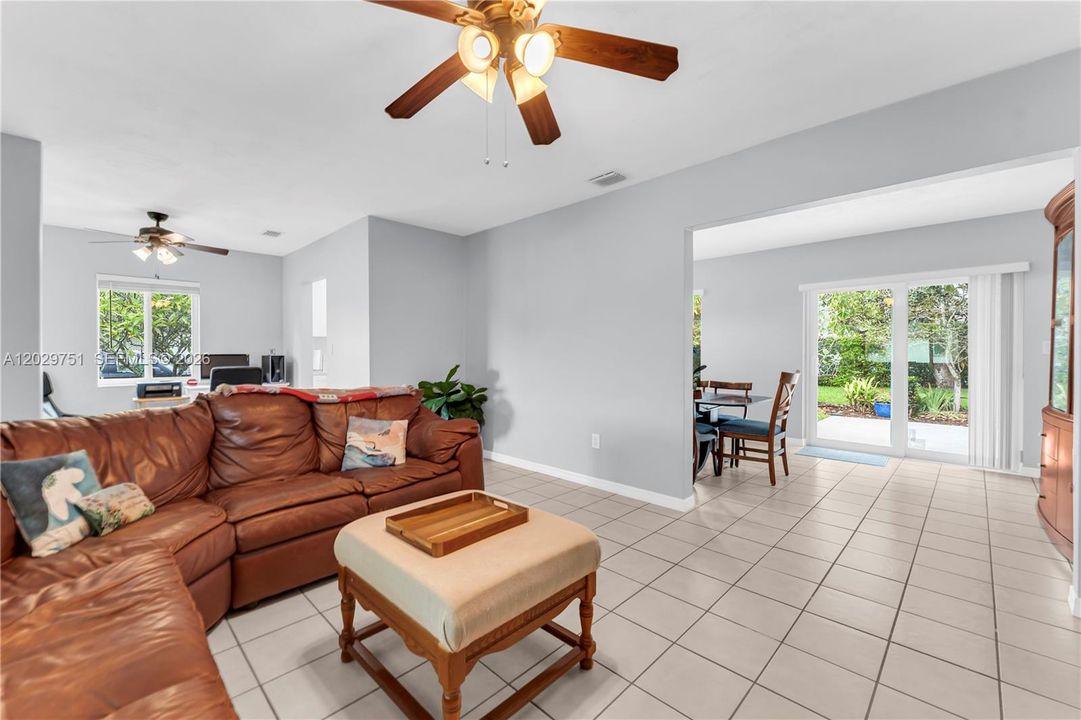 For Sale: $649,000 (3 beds, 1 baths, 1296 Square Feet)