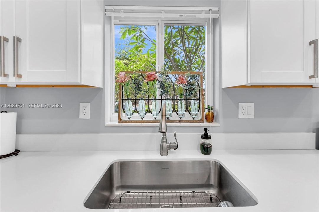For Sale: $649,000 (3 beds, 1 baths, 1296 Square Feet)