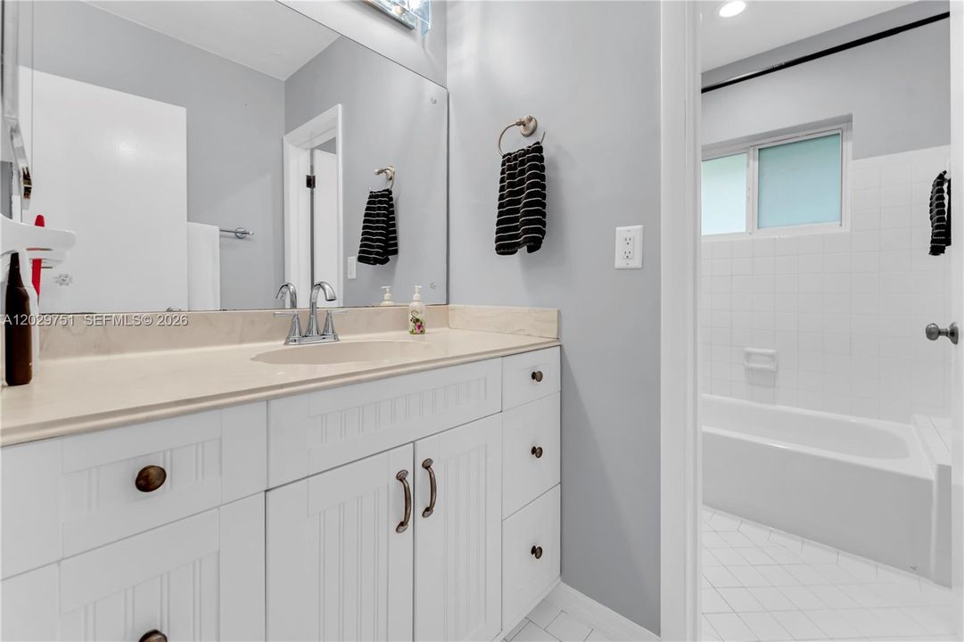 For Sale: $649,000 (3 beds, 1 baths, 1296 Square Feet)