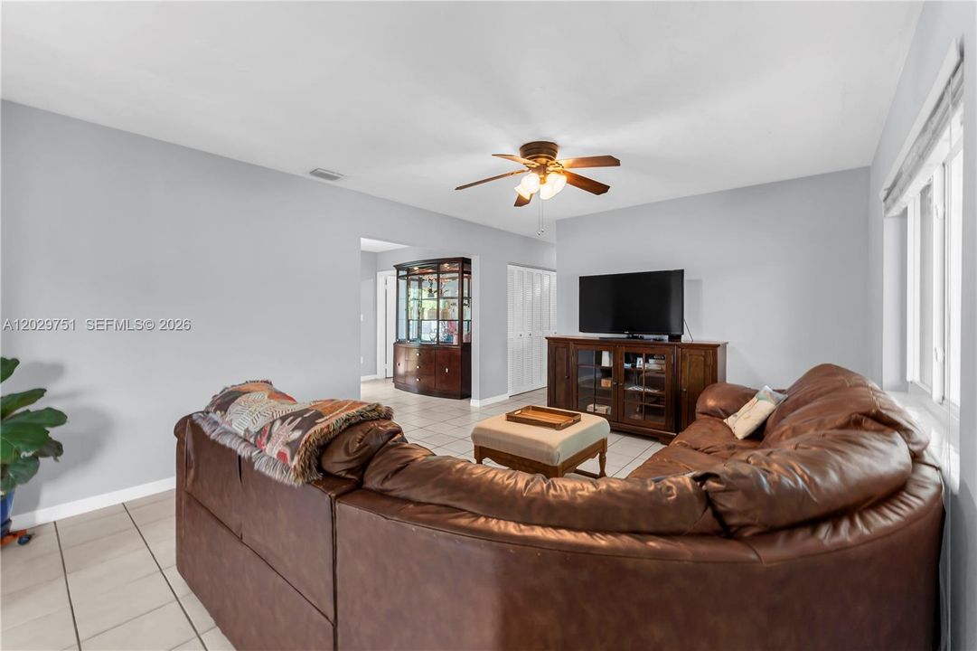 For Sale: $649,000 (3 beds, 1 baths, 1296 Square Feet)