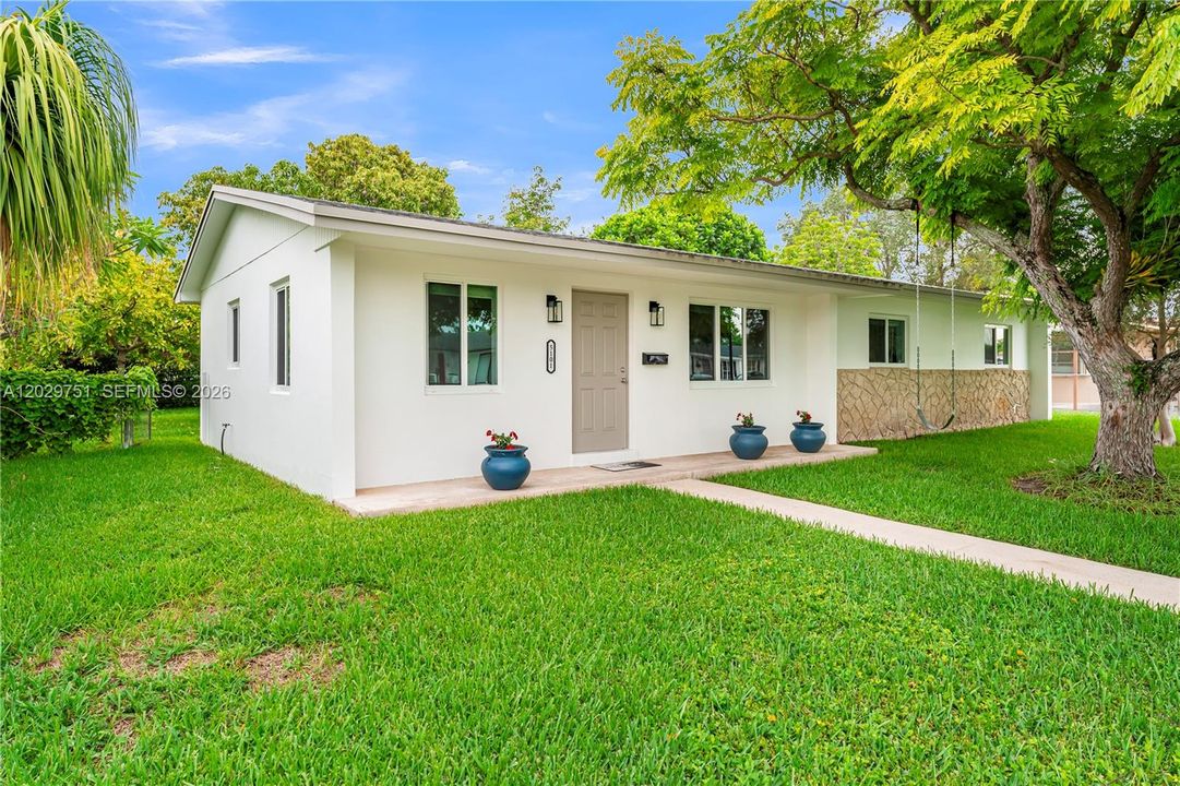 For Sale: $649,000 (3 beds, 1 baths, 1296 Square Feet)