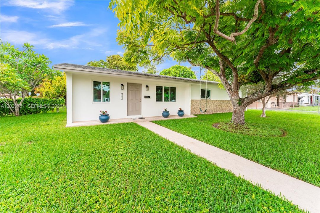For Sale: $649,000 (3 beds, 1 baths, 1296 Square Feet)