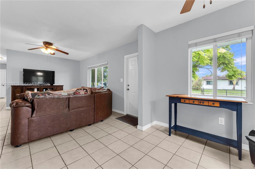 For Sale: $649,000 (3 beds, 1 baths, 1296 Square Feet)