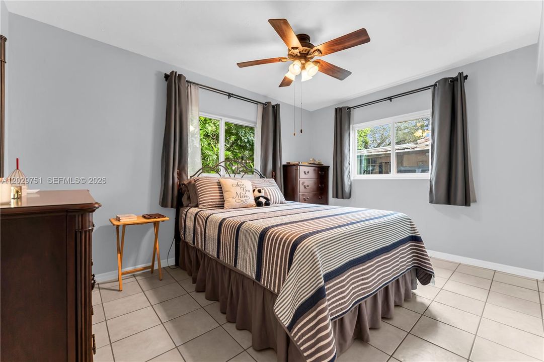 For Sale: $649,000 (3 beds, 1 baths, 1296 Square Feet)