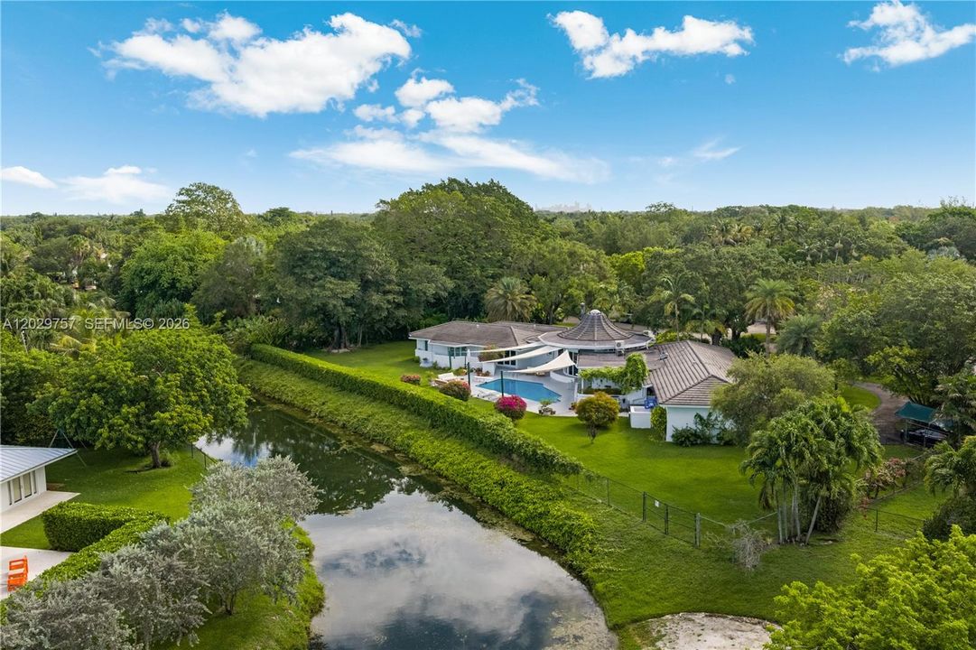 For Sale: $3,150,000 (5 beds, 5 baths, 4731 Square Feet)
