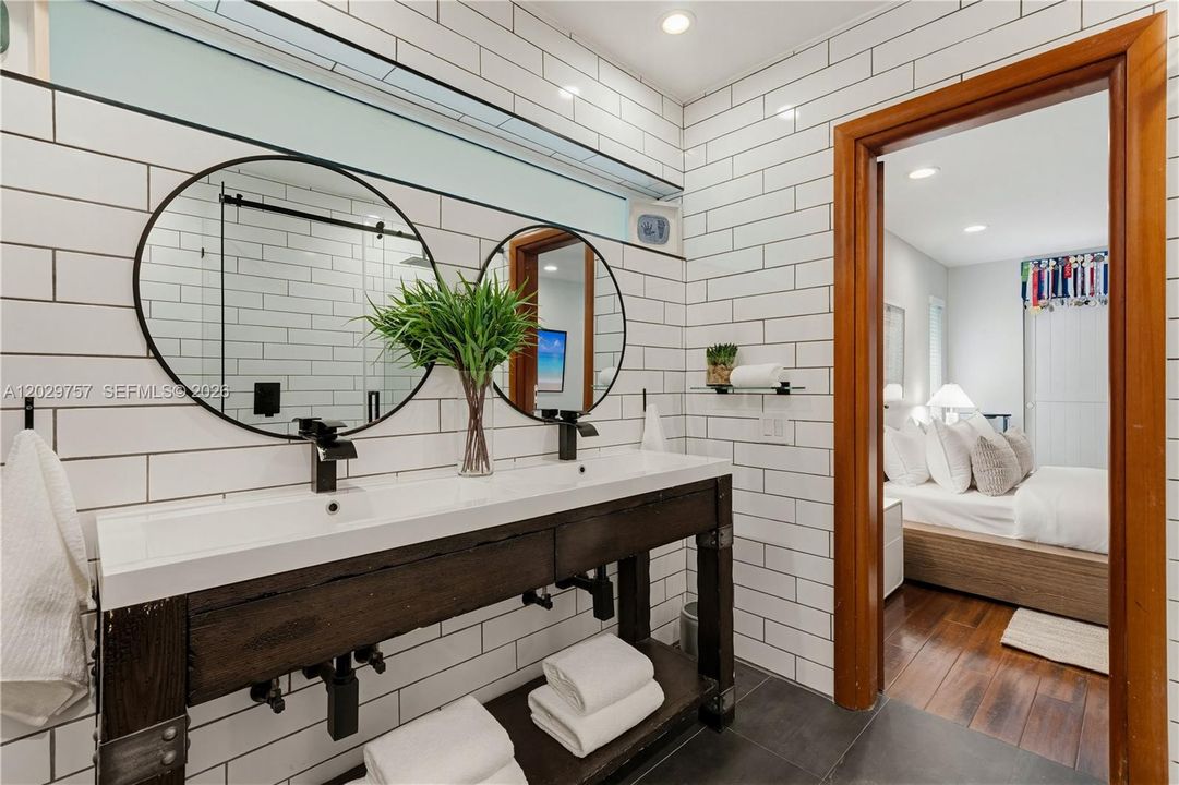 For Sale: $3,150,000 (5 beds, 5 baths, 4731 Square Feet)