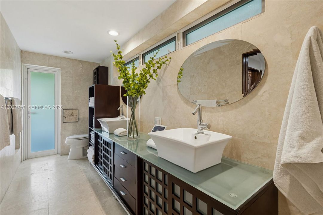 For Sale: $3,150,000 (5 beds, 5 baths, 4731 Square Feet)