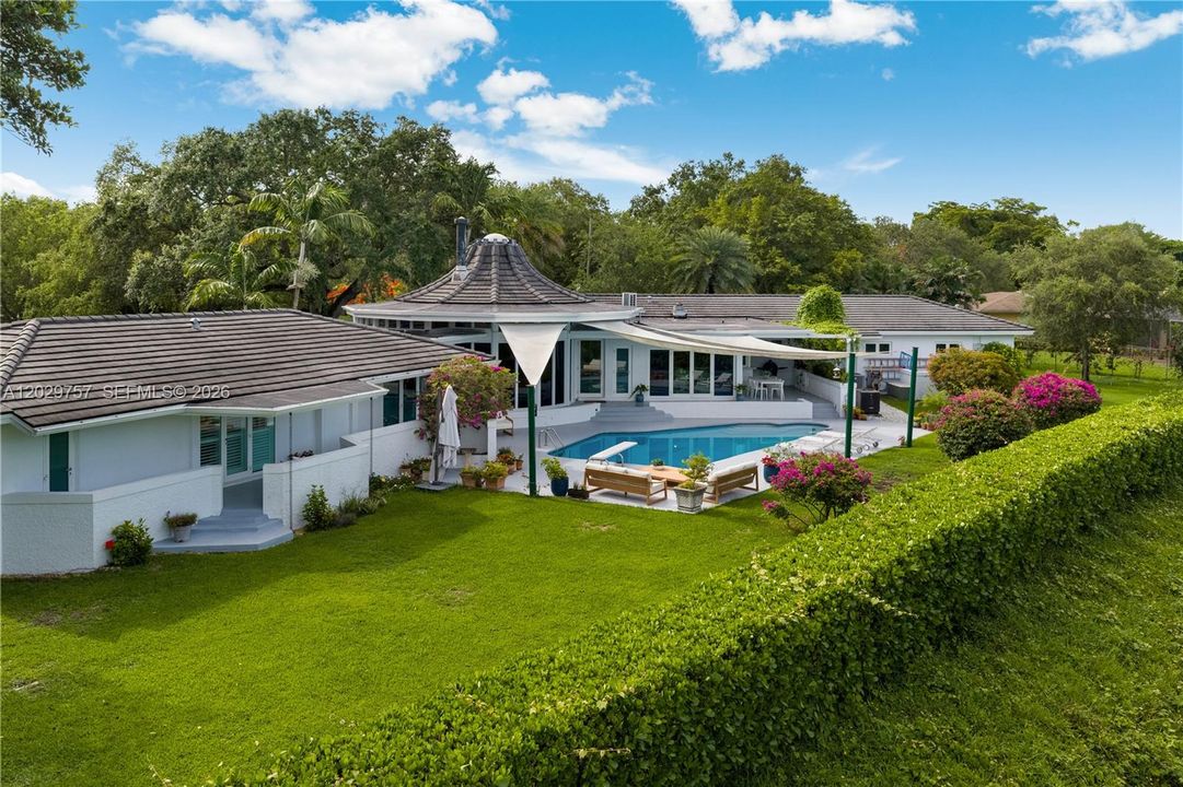 For Sale: $3,150,000 (5 beds, 5 baths, 4731 Square Feet)