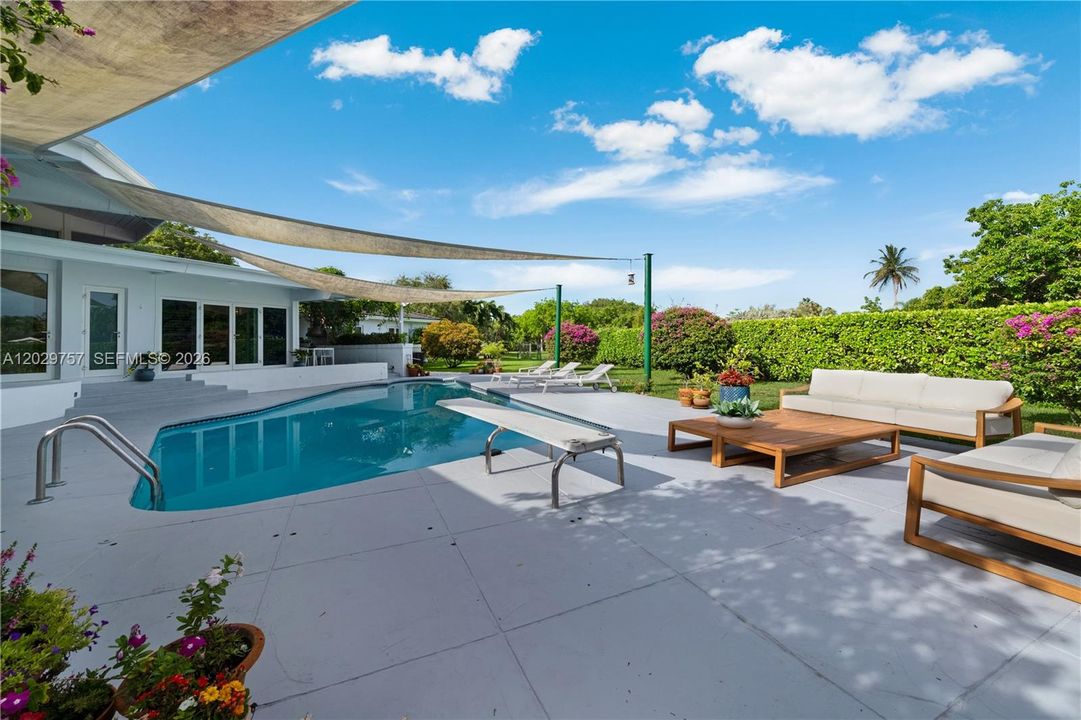 For Sale: $3,150,000 (5 beds, 5 baths, 4731 Square Feet)