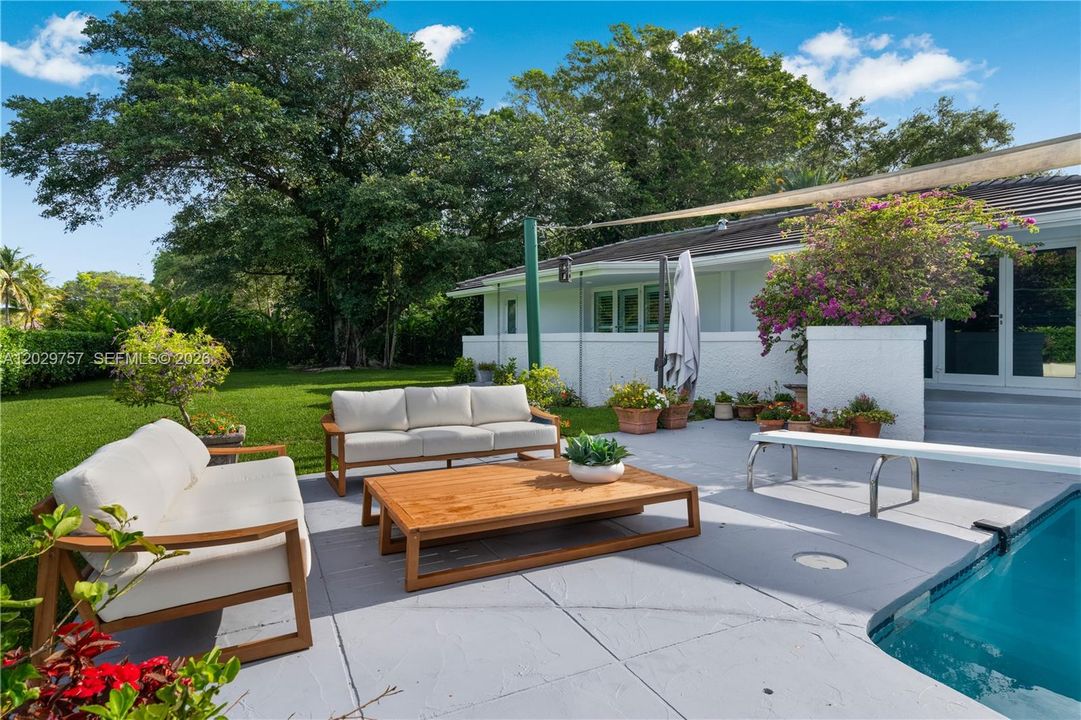 For Sale: $3,150,000 (5 beds, 5 baths, 4731 Square Feet)