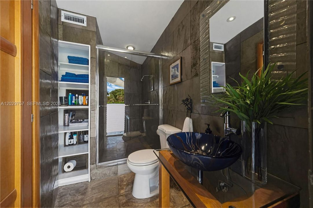 For Sale: $3,150,000 (5 beds, 5 baths, 4731 Square Feet)