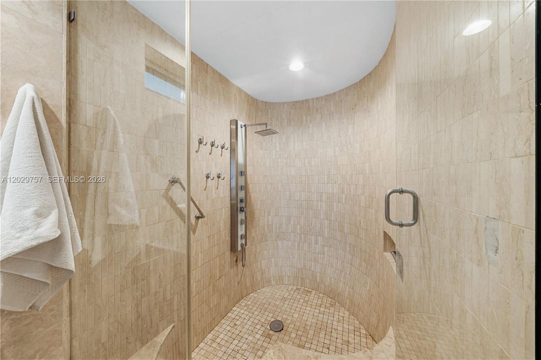 For Sale: $3,150,000 (5 beds, 5 baths, 4731 Square Feet)