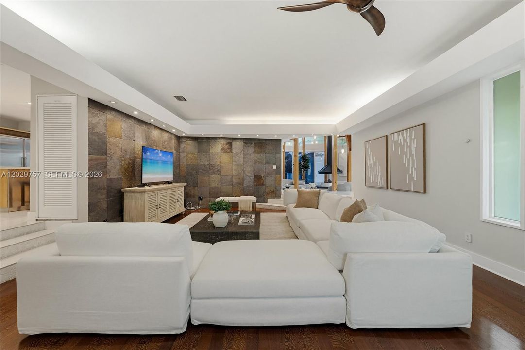 For Sale: $3,150,000 (5 beds, 5 baths, 4731 Square Feet)