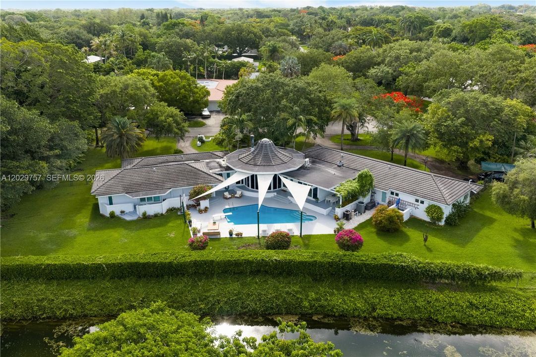 For Sale: $3,150,000 (5 beds, 5 baths, 4731 Square Feet)