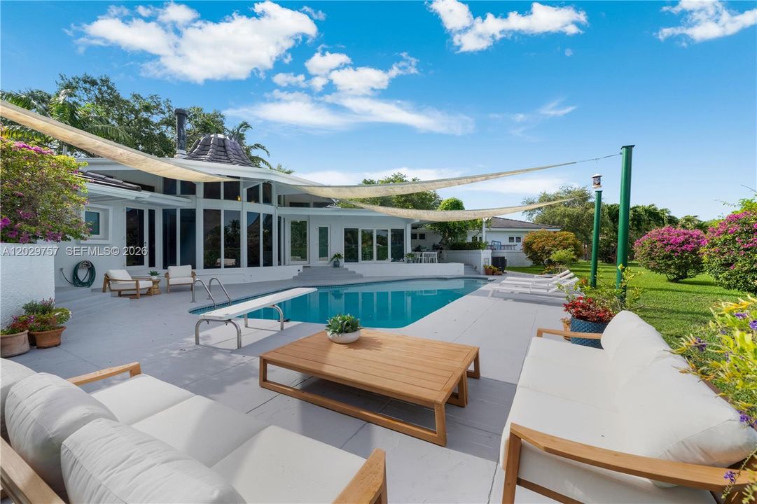 For Sale: $3,150,000 (5 beds, 5 baths, 4731 Square Feet)