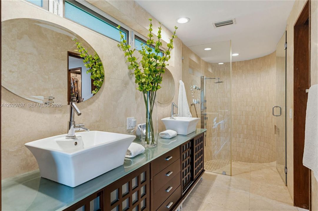 For Sale: $3,150,000 (5 beds, 5 baths, 4731 Square Feet)