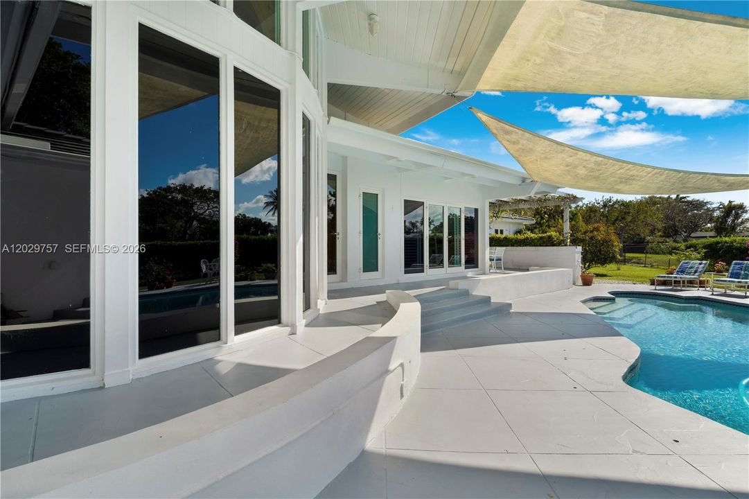 For Sale: $3,150,000 (5 beds, 5 baths, 4731 Square Feet)