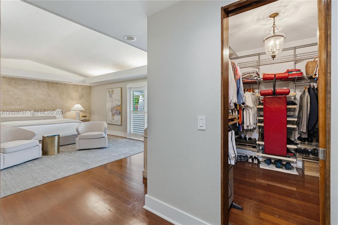 For Sale: $3,150,000 (5 beds, 5 baths, 4731 Square Feet)
