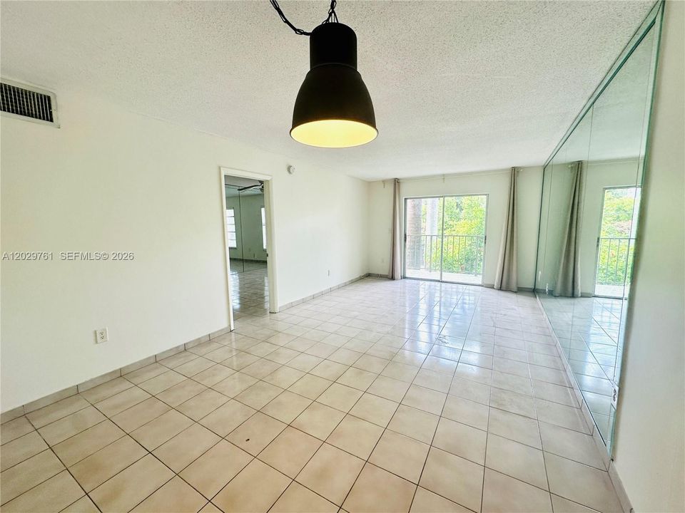 Vendido Recientemente: $285,000 (1 camas, 1 baños, 750 Pies cuadrados)