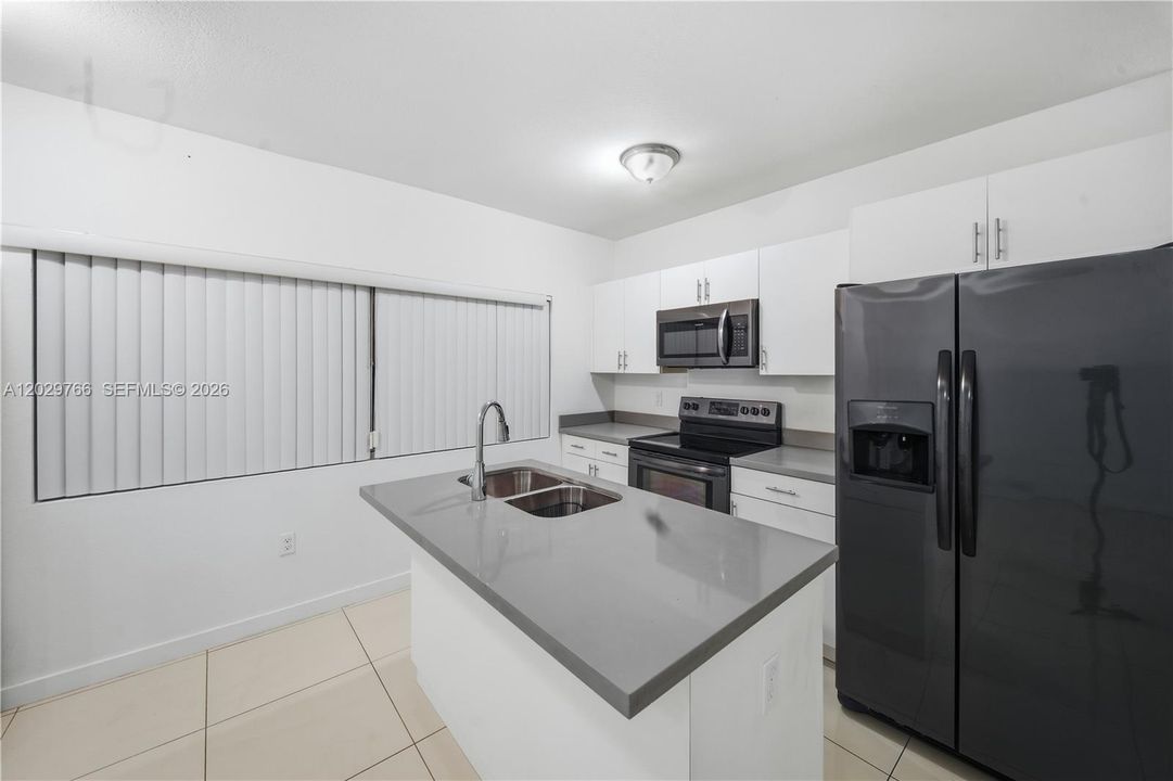 En Venta: $825,000 (0 camas, 0 baños, 2440 Pies cuadrados)